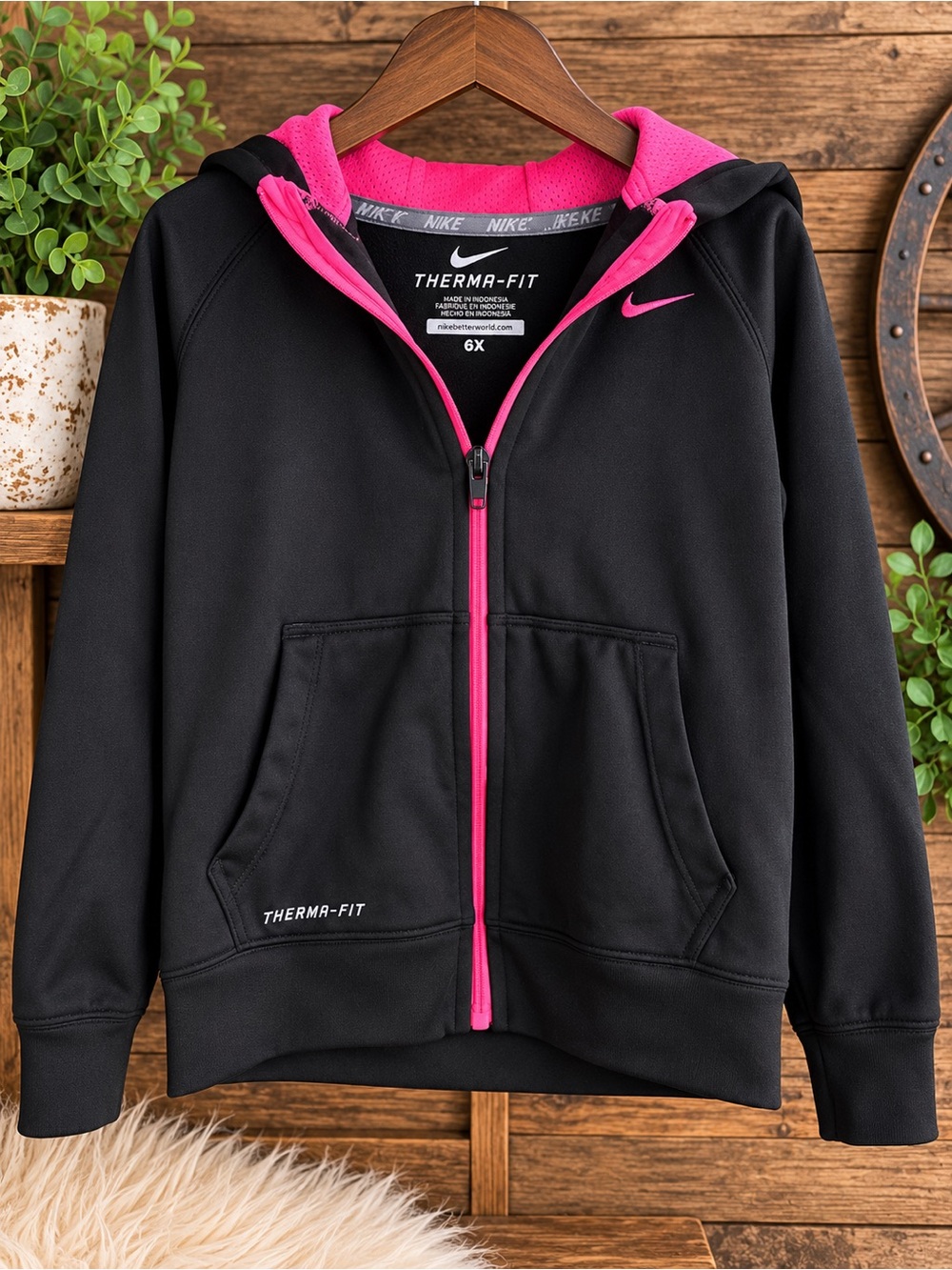 Girls 6X Nike Black & Hot Pink Therma-FIT Kids' Hooded Zip Sweatshirt